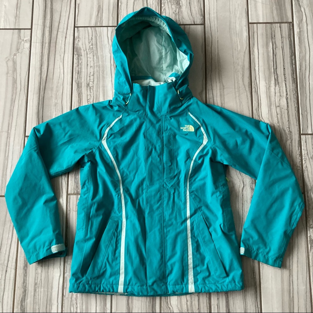 The North Face HyVent ski/snowboard jacket. EUC
